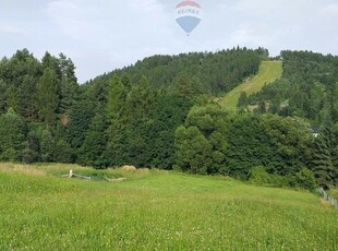 Widokowa działka budowlana w pobliżu wyciągu .