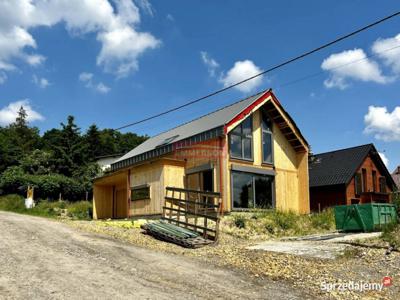 Drewniany, energooszczędny dom | Zielono | SKA