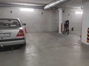 miejsce parkingowe ul. Wapienna (hala garażowa w bloku)