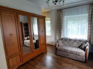 Apartamentowiec. 2 pokoje kuchnia. Do zamieszkania