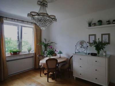 Eleganckie i przestronne mieszkanie w kamienicy w centrum Warszawy