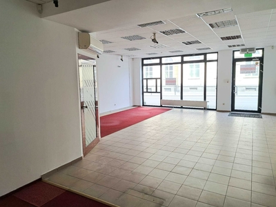 Nowoczesny lokal w centrum miasta, witryna, 95 m2