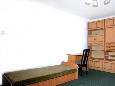 Pokój 2 osobowy dla studentów w trzypokojowym mieszkaniu studenckim.