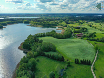 Budowlana działka z liną brzegową jeziora - Mazury