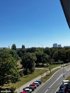 Wyposażona kawalerka z balkonem przy metrze