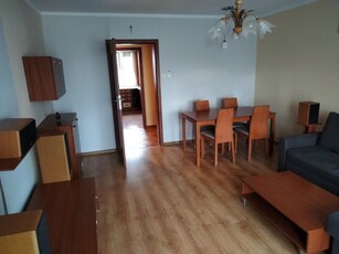 Mieszkanie 3 pokoje, duży balkon,osobna kuchnia, łazienka wc + piwnica