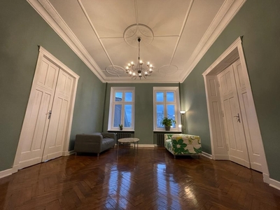Czteropokojowe mieszkanie w Centrum Łodzi do wynajęcia bez pośredników.