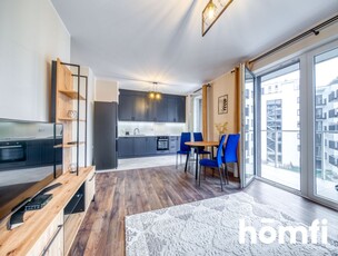 Słoneczny apartament z balkonem przy Manufakturze