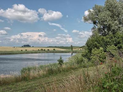 Na sprzedaż działka nad jeziorem.