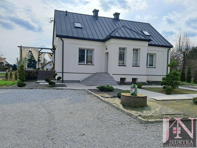 Piękny Dom Wolnostojący Wysoki Standard 190m2 na 20 arowej działce w Grabiu