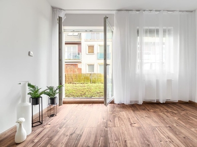 Apartament 2 pokojowy z ogrodem komórką i garażem