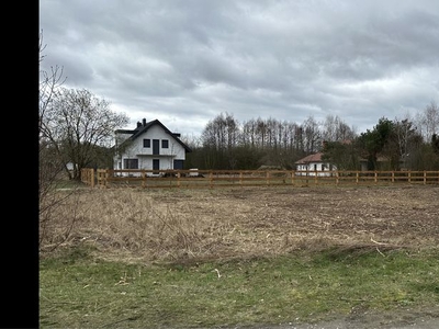 Działka budowlana nad jeziorem. 30 metrów od plaży.