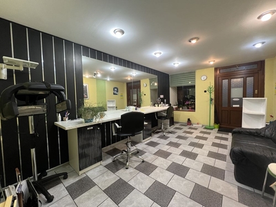 Sprzedam lokal uzytkowy, byly salon fryzjerski, zaplecze + toaleta