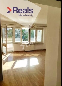 3 pokoje w apartamentowcu przy Łazienkach, Powiśle