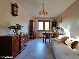 Luksusowy apartament w centrum z dużym balkonem.