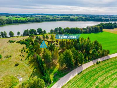 Malownicza działka z linią brzegową jeziora