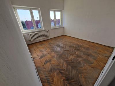 Jędrzejów 3 pok. 52m2.Balkon,piwnica. Świetna lokalizacja, Ogromny potencjał !